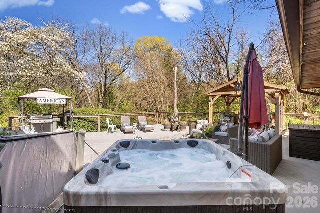 1307 Oakridge Farm Highway, Mooresville, NC 28115