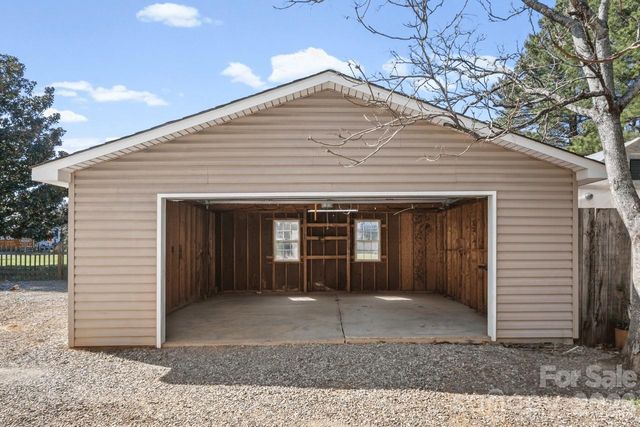 1307 Oakridge Farm Highway, Mooresville, NC 28115