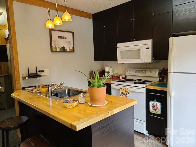 1307 Oakridge Farm Highway, Mooresville, NC 28115