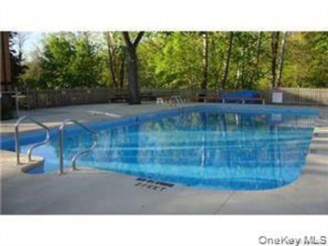 10 Oakwood Terrace 101, New Windsor, NY 12553