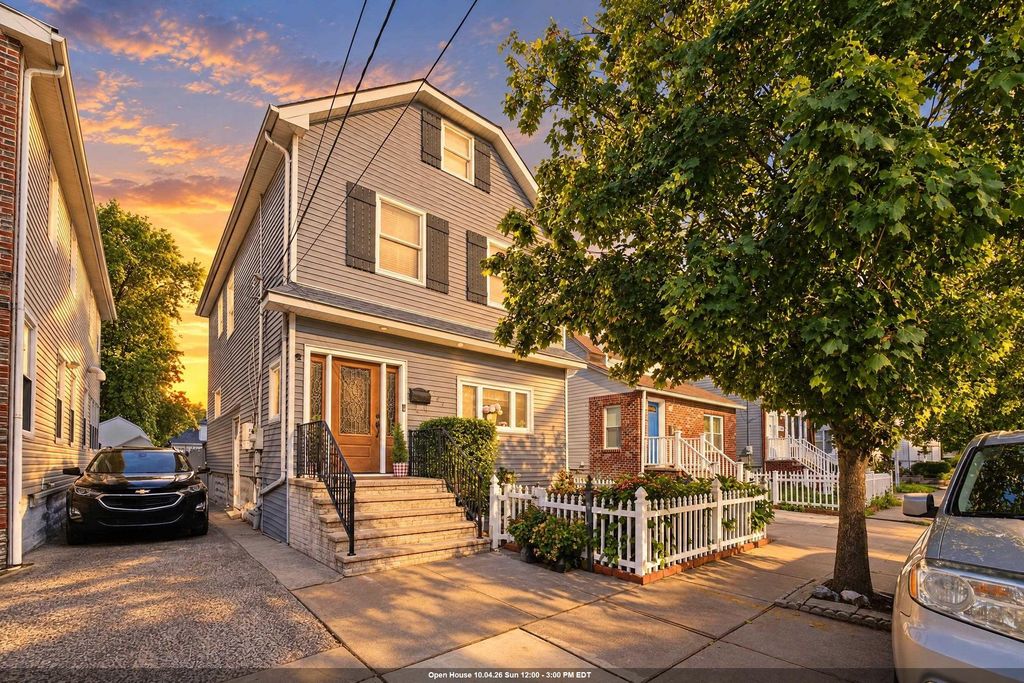 127 WEST 55TH ST, Bayonne, NJ 07002