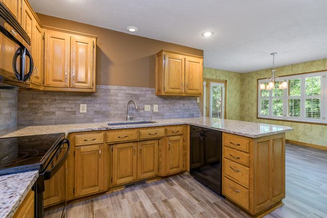 4602 S Forest Avenue, Springfield, MO 65810
