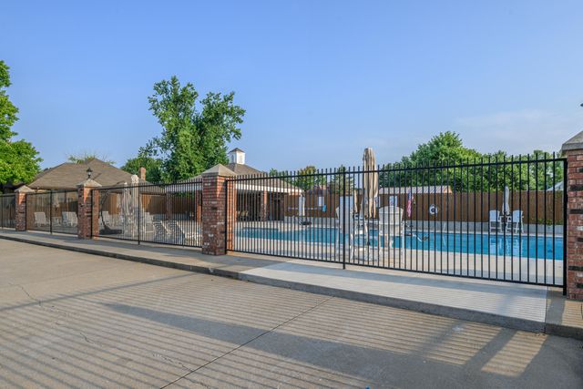 4602 S Forest Avenue, Springfield, MO 65810