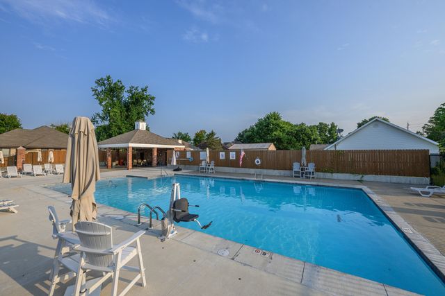 4602 S Forest Avenue, Springfield, MO 65810