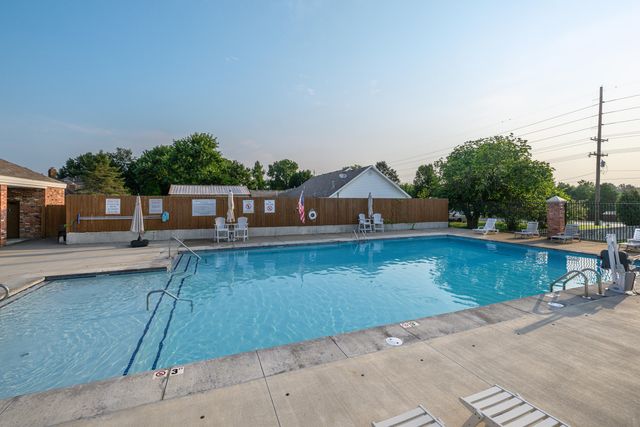 4602 S Forest Avenue, Springfield, MO 65810