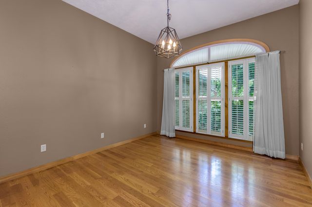 4602 S Forest Avenue, Springfield, MO 65810
