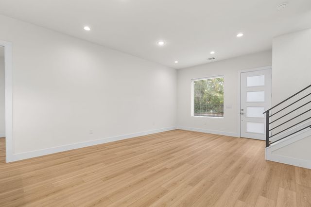 102 W Fawnridge DR, Austin, TX 78753