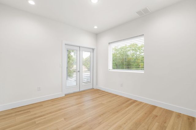 102 W Fawnridge DR, Austin, TX 78753