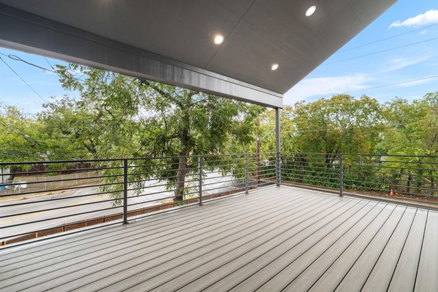 102 W Fawnridge DR, Austin, TX 78753