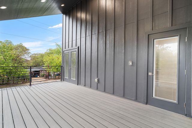 102 W Fawnridge DR, Austin, TX 78753