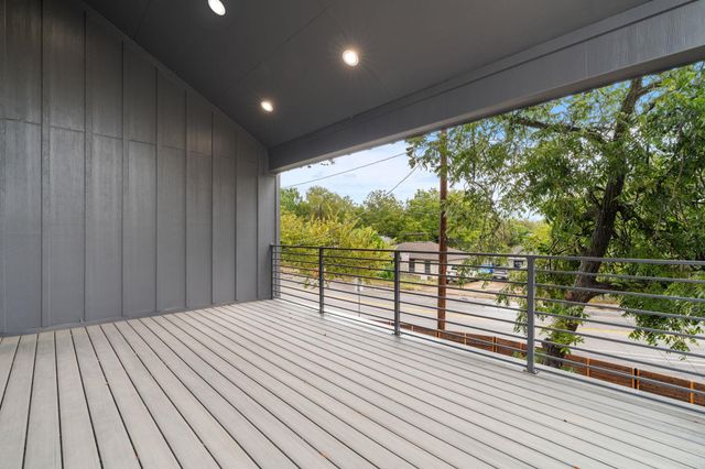 102 W Fawnridge DR, Austin, TX 78753