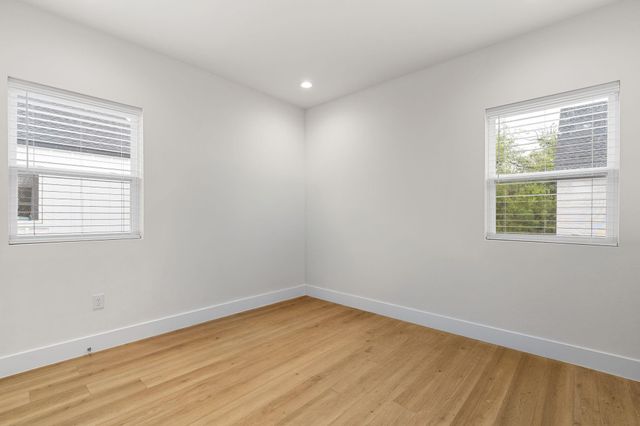 102 W Fawnridge DR, Austin, TX 78753