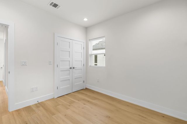 102 W Fawnridge DR, Austin, TX 78753