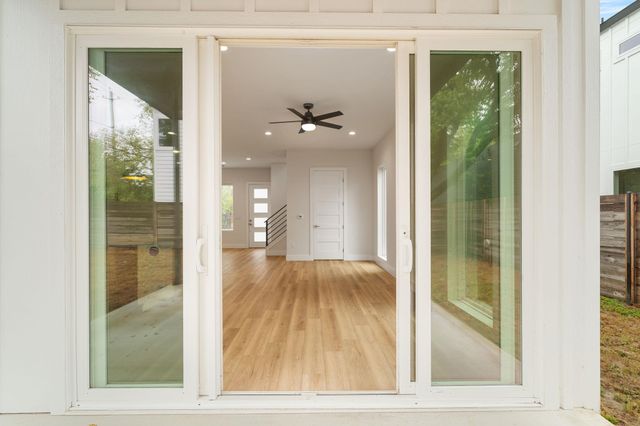 102 W Fawnridge DR, Austin, TX 78753