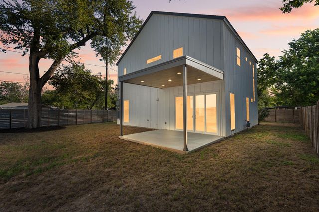 102 W Fawnridge DR, Austin, TX 78753