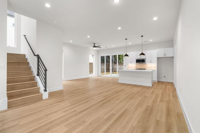 102 W Fawnridge DR, Austin, TX 78753