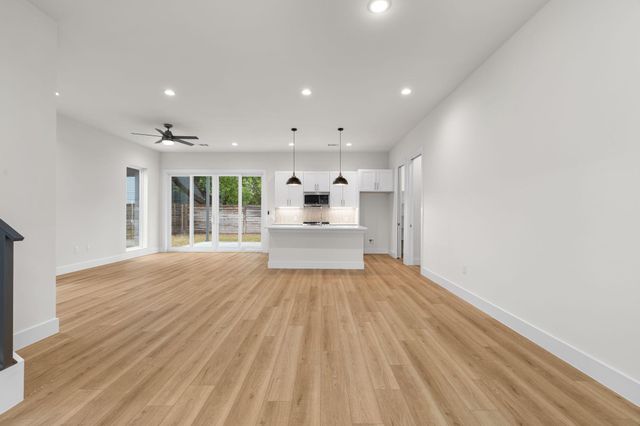 102 W Fawnridge DR, Austin, TX 78753