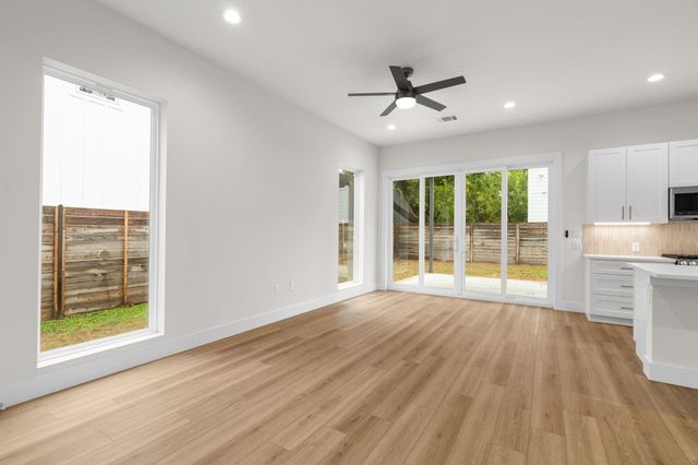 102 W Fawnridge DR, Austin, TX 78753