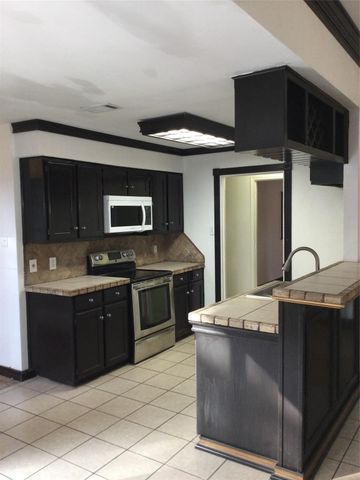 4106 Sunday Hill Drive, Arlington, TX 76016