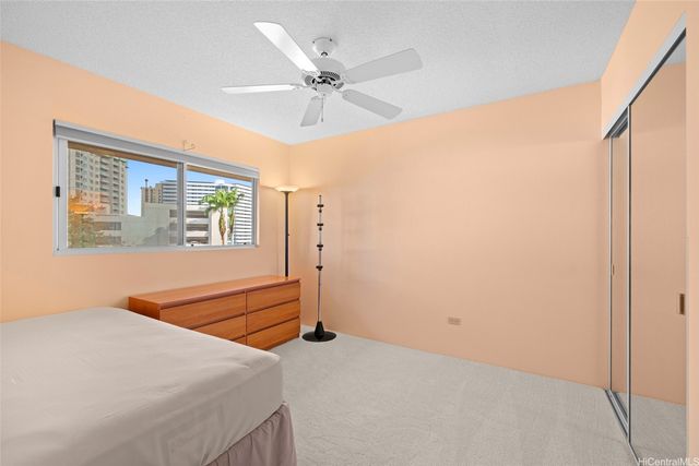 1070 Ala Napunani Street 401, Honolulu, HI 96818
