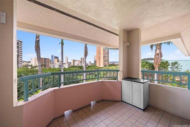 1070 Ala Napunani Street 401, Honolulu, HI 96818