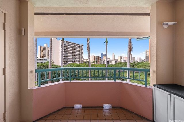 1070 Ala Napunani Street 401, Honolulu, HI 96818