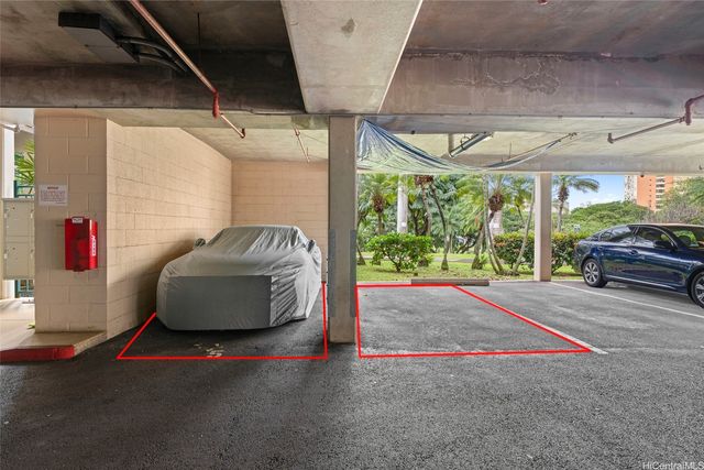 1070 Ala Napunani Street 401, Honolulu, HI 96818