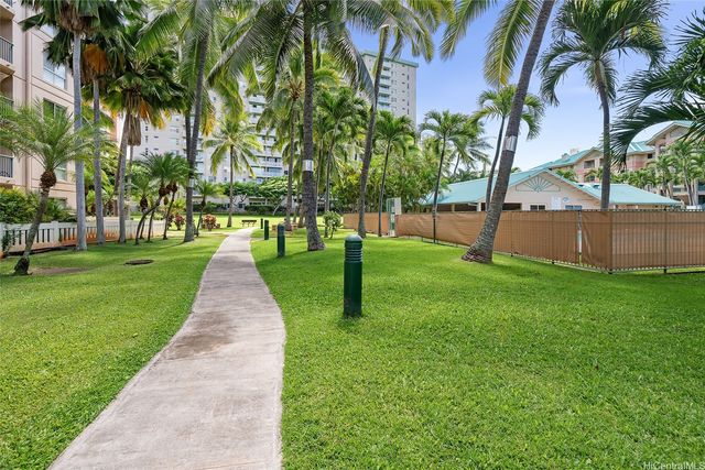 1070 Ala Napunani Street 401, Honolulu, HI 96818