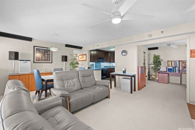 1070 Ala Napunani Street 401, Honolulu, HI 96818