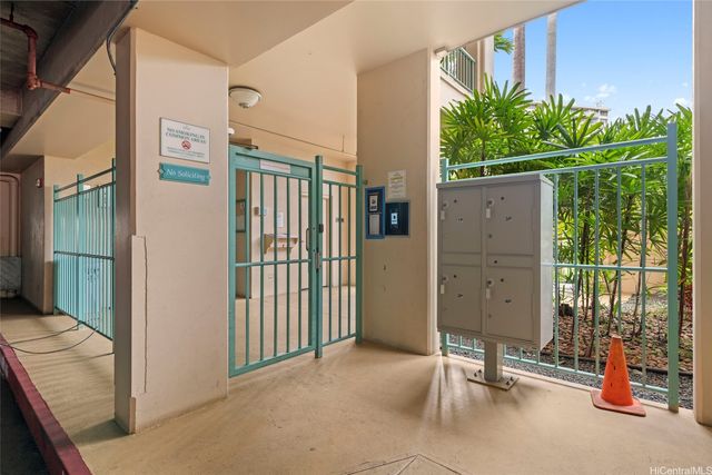 1070 Ala Napunani Street 401, Honolulu, HI 96818