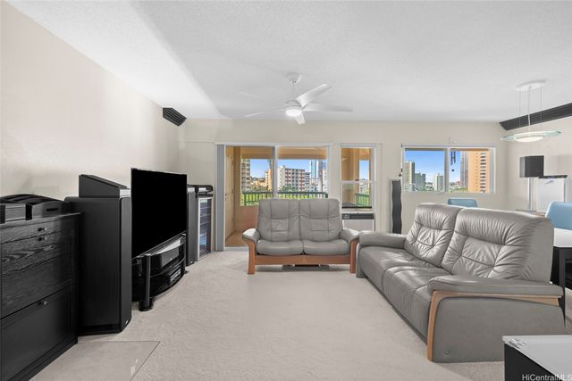 1070 Ala Napunani Street 401, Honolulu, HI 96818