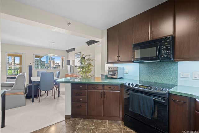 1070 Ala Napunani Street 401, Honolulu, HI 96818