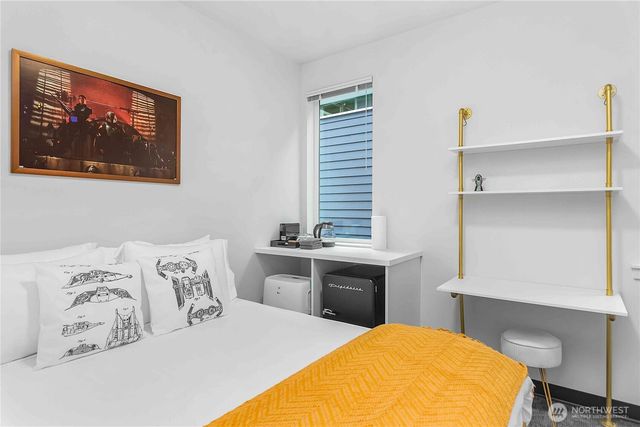 2613 3rd Avenue W, Seattle, WA 98119