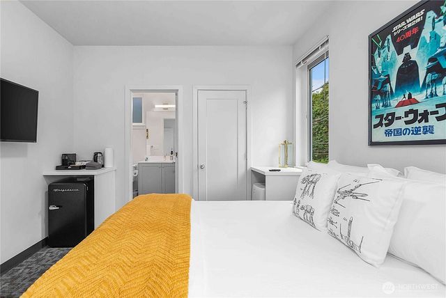 2613 3rd Avenue W, Seattle, WA 98119