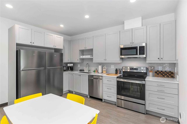 2613 3rd Avenue W, Seattle, WA 98119