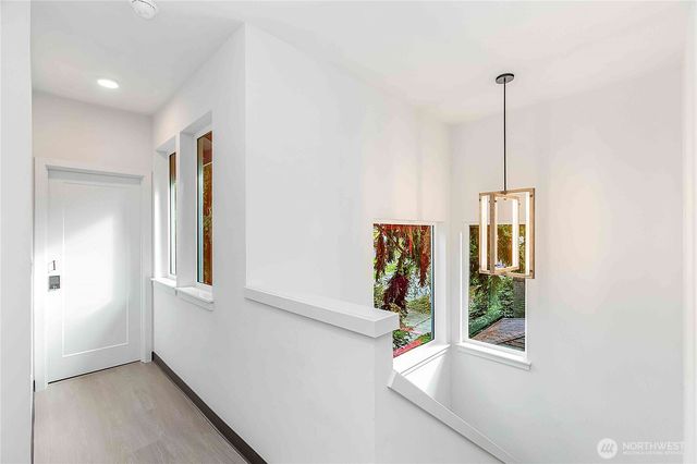 2613 3rd Avenue W, Seattle, WA 98119