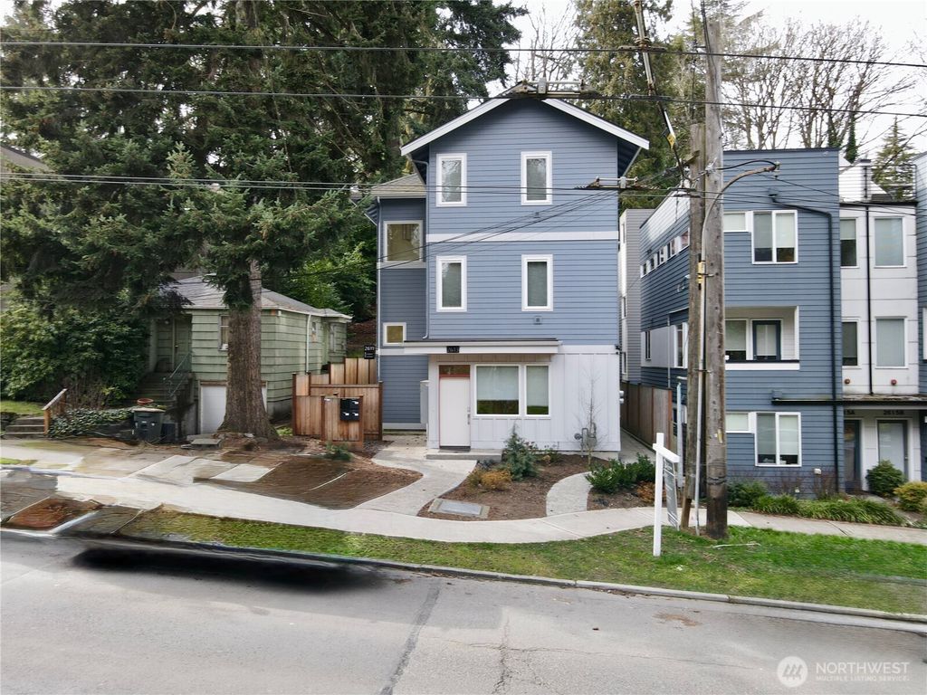 2613 3rd Avenue W, Seattle, WA 98119