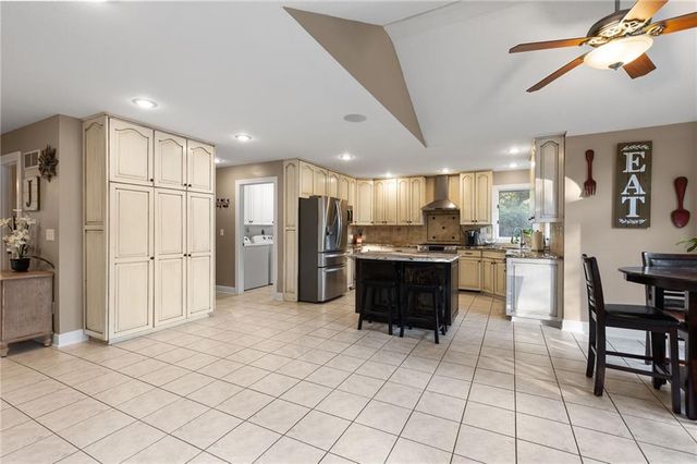 1226 Pembrooke Drive, Warrensburg, MO 64093