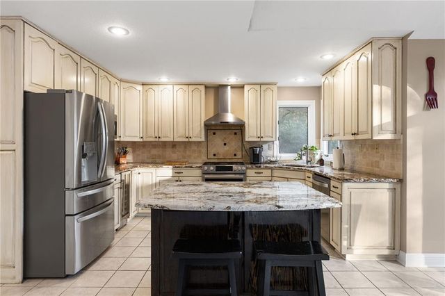 1226 Pembrooke Drive, Warrensburg, MO 64093