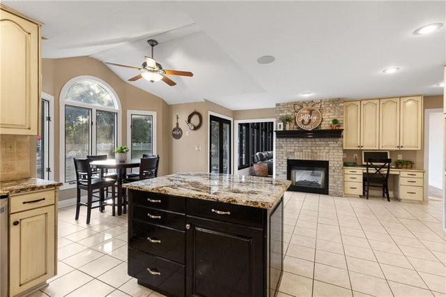 1226 Pembrooke Drive, Warrensburg, MO 64093