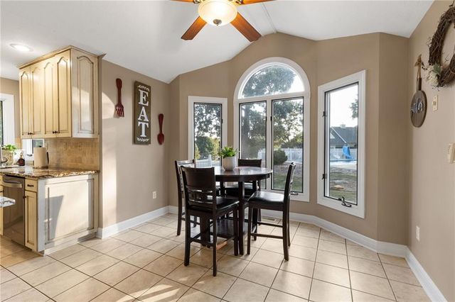 1226 Pembrooke Drive, Warrensburg, MO 64093