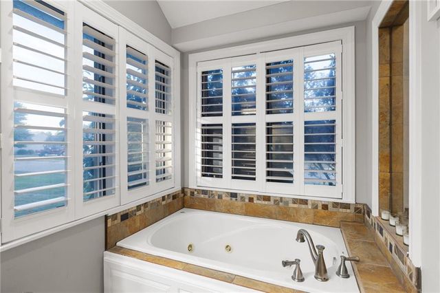 1226 Pembrooke Drive, Warrensburg, MO 64093