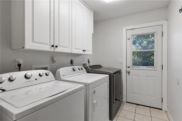 1226 Pembrooke Drive, Warrensburg, MO 64093