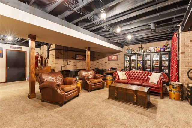 1226 Pembrooke Drive, Warrensburg, MO 64093