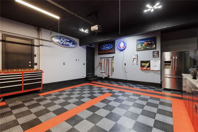 1226 Pembrooke Drive, Warrensburg, MO 64093