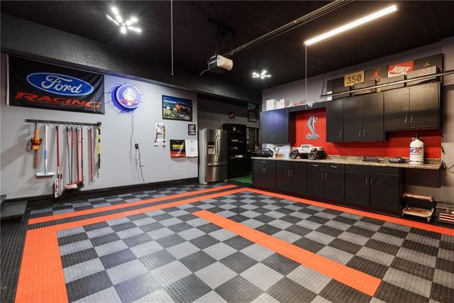 1226 Pembrooke Drive, Warrensburg, MO 64093