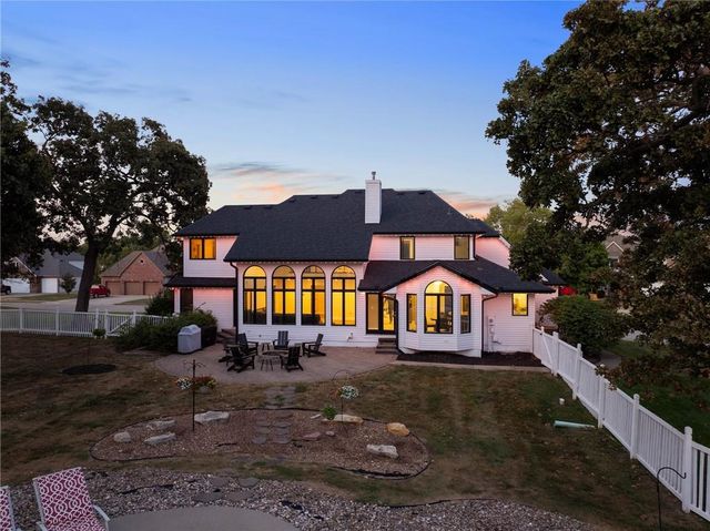 1226 Pembrooke Drive, Warrensburg, MO 64093