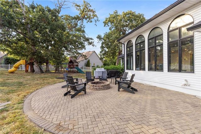 1226 Pembrooke Drive, Warrensburg, MO 64093