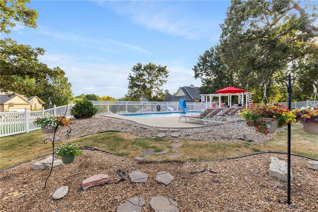 1226 Pembrooke Drive, Warrensburg, MO 64093