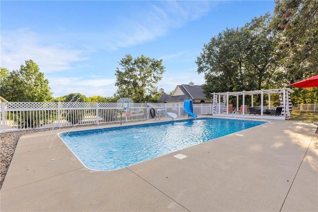 1226 Pembrooke Drive, Warrensburg, MO 64093